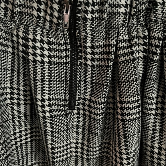 Cute Plaid Skirt with lining 🖤 Juniors size 3 - Picture 2 of 7